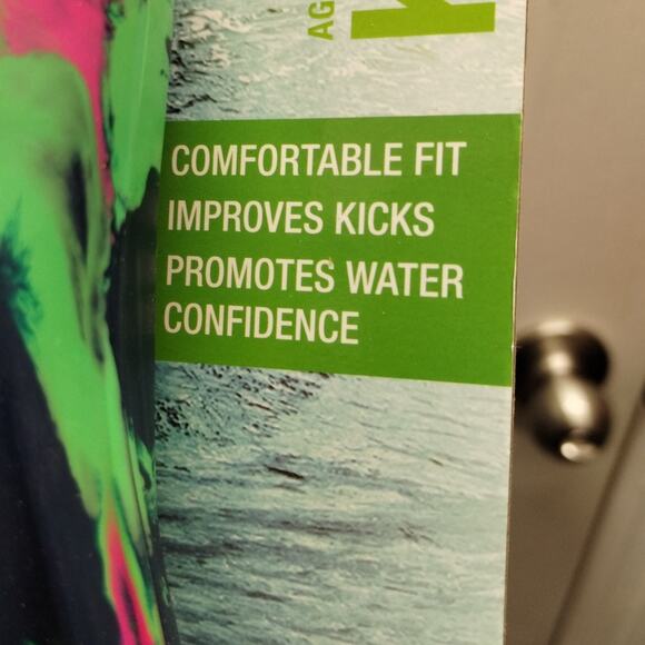 NEW Speedo Kids' Youth Rubber Swim Fins - Size Small (9/10) Teal & Pink Print - Picture 4 of 6